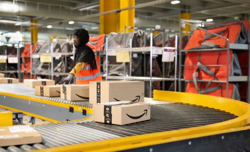 آمازون از قوانین سختگیرانه صرف نظر میکند 13 آمازون از قوانین سختگیرانه صرف نظر میکند