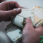 افزایش حقوق کارمندان در سال ۱۴۰۰