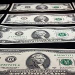 قیمت دلار بر چه اساسی به دست می آید؟