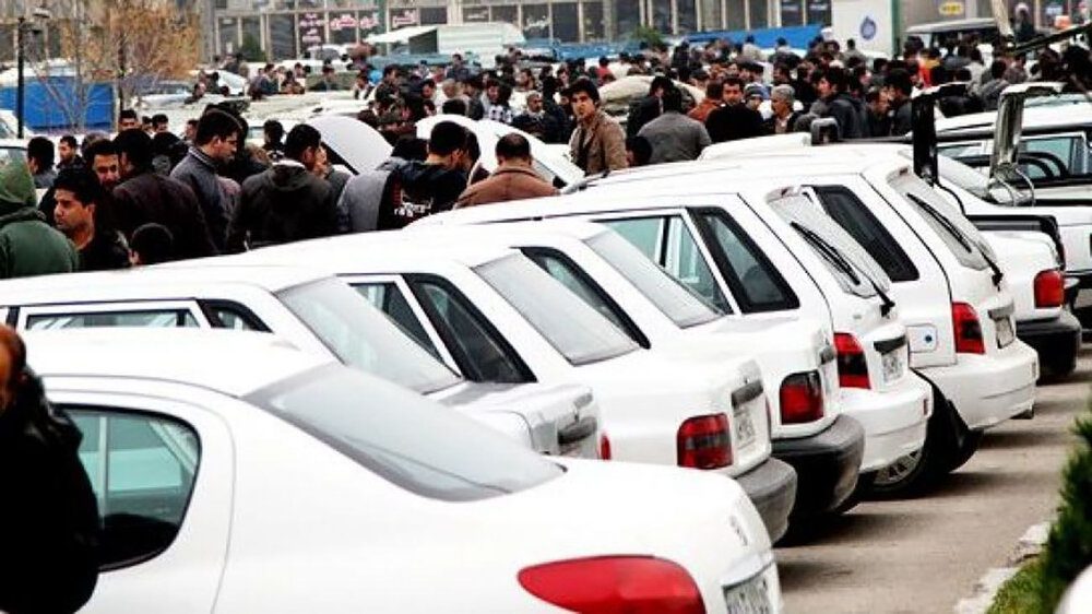 ادامه روند کاهش قیمت خودرو