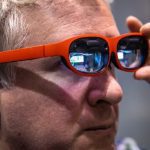 تولید عینک هوشمند ویژه برای تماشای یوتیوب