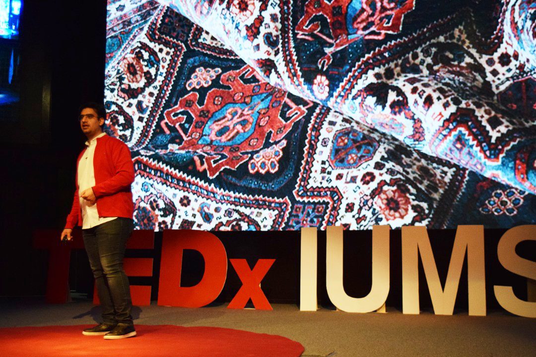 ارائه مدیر منابع انسانی بلوبانک با موضوع جای خالی تجربه مشتری در TEDxIUMS