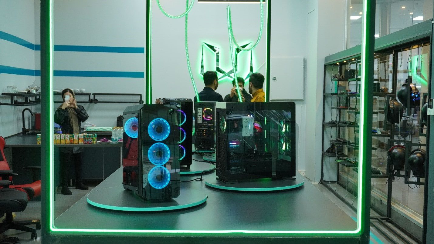 خیزش دوباره لیون کامپیوتر با افتتاح شعبه جدید در تهران! 14 خیزش دوباره لیون کامپیوتر با افتتاح شعبه جدید در تهران!