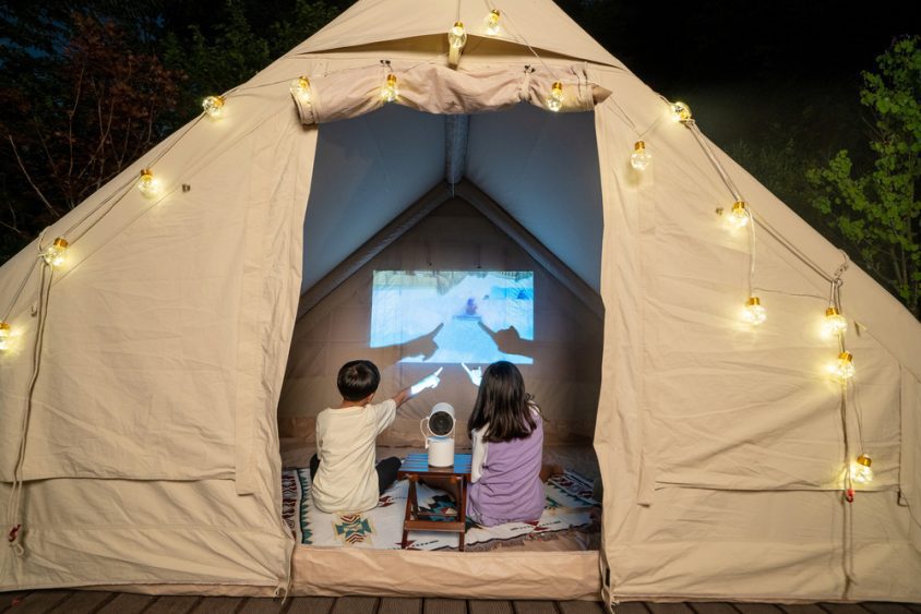 بررسی پروژکتور Freestyle سامسونگ سینمایی در کولهپشتی شما 14 Samsung The Freestyle Review 2