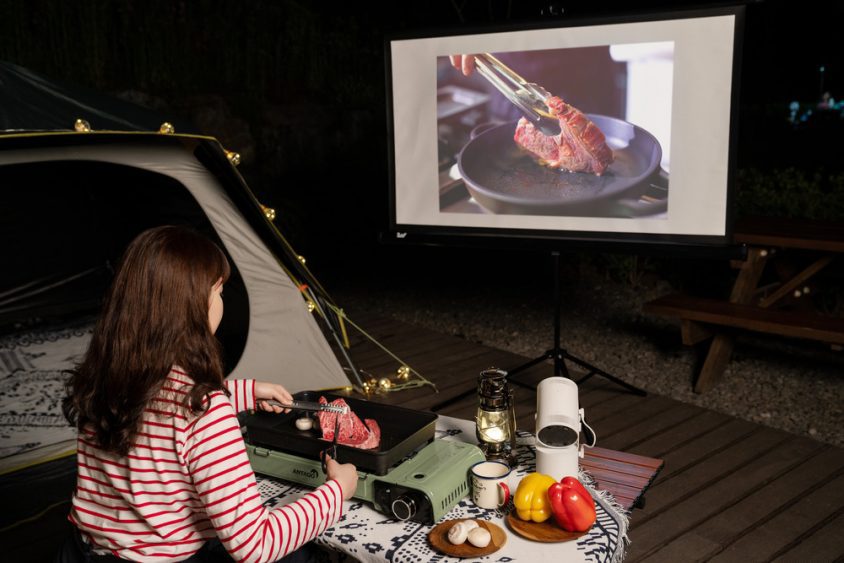 بررسی پروژکتور Freestyle سامسونگ سینمایی در کولهپشتی شما 17 Samsung The Freestyle Review 3