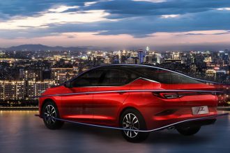 نگاهی به قیمت و مشخصات فنی خودرو جک J7