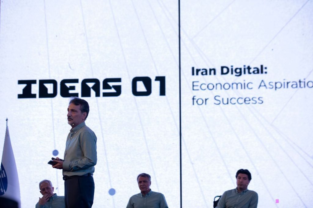 نخستین همایش فرصتهای ایران در عصر دیجیتال (IDEAS) برگزار شد. 15 بررسی زیست دوگانه کسبوکارهای ایرانی در عصر دیجیتال
