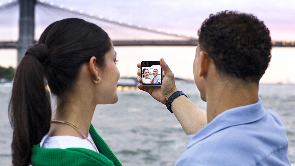 مروری بر تاریخچه گوشیهای تاشوی سری گلکسی Z Flip سامسونگ 19 گلکسی Z Flip5