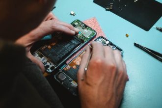 4 نشانه زمان تعویض باتری آیفون که باید بدانید