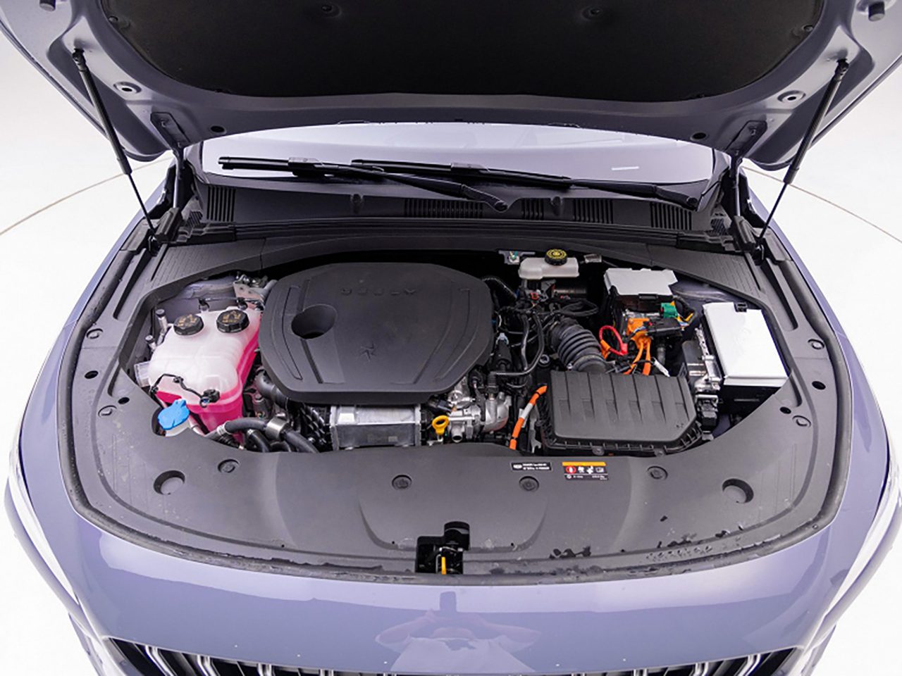 جیلی Preface L همتای تویوتا کمری تنها با قیمت 18 هزار دلار 18 1699820244 209 The all wheel drive 380 horsepower analogue of the Toyota Camry from