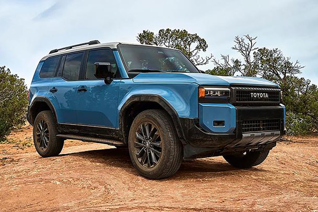 10 نکته در مورد تویوتا پرادو 250 2024 که باید بدانید 24 نمای چراغهای جلوی مستطیل تویوتا پرادو 250 2024