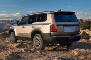 10 نکته در مورد تویوتا پرادو 250 2024 که باید بدانید 30 2024 toyota land cruiser 1958 003