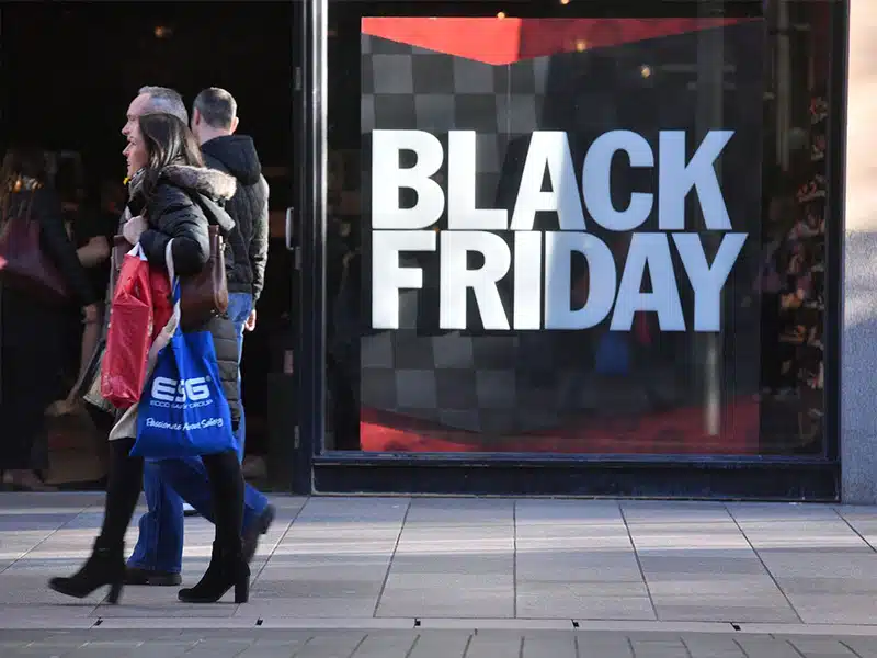 جمعه سیاه یا بلک فرایدی چیست و چه فروشگاههایی تخفیف دارند؟ 15 Black Friday