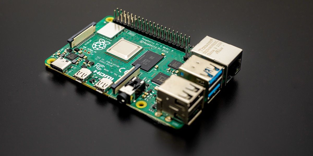 8 تا از بهترین آینه های جادویی هوشمند با تراشه Raspberry Pi 14 آینه هوشمند