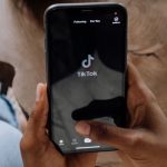 نحوه فعال کردن اسکرول خودکار در TikTok برای مشاهده بدون دست