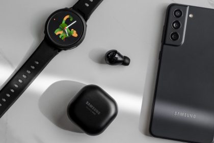 نحوه استفاده از ویژگی Wireless PowerShare سامسونگ برای شارژ بی‌سیم سایر دستگاه‌ها