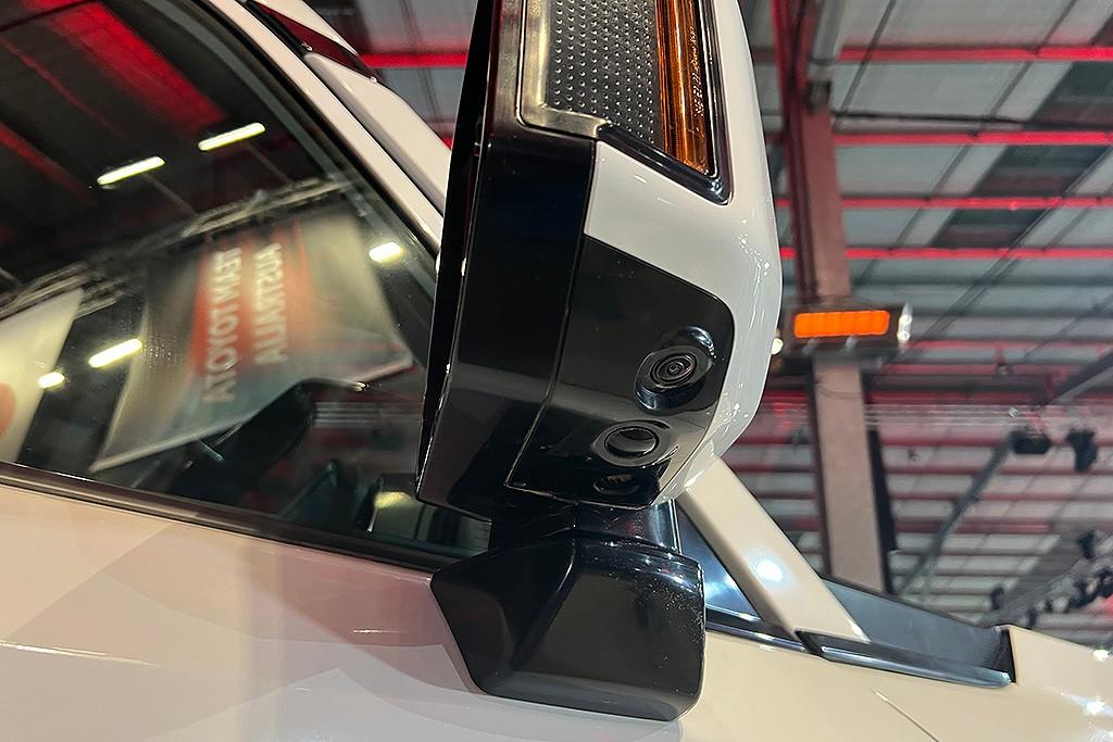 10 نکته در مورد تویوتا پرادو 250 2024 که باید بدانید 20 نمایی از دوربین 360 روی آینه جانبی تویوتا پرادو 250 2024