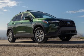 بررسی تویوتا کرولا کراس 2022