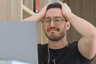 نحوه رفع خطای 0x80070103 در ویندوز 11