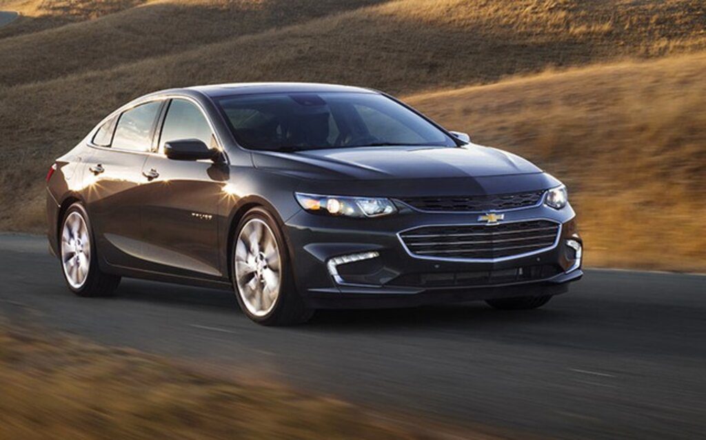7 خودروی هیبریدی که نباید بخرید 19 6. Chevrolet Malibu Hybrid 2018