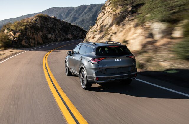 مقایسه کیا اسپورتیج PHEV 2024 و تویوتا RAV4 Prime 2024 21 خودروی کیا Sportage PHEV 2024 در مقابل تویوتا RAV4 Prime 2024