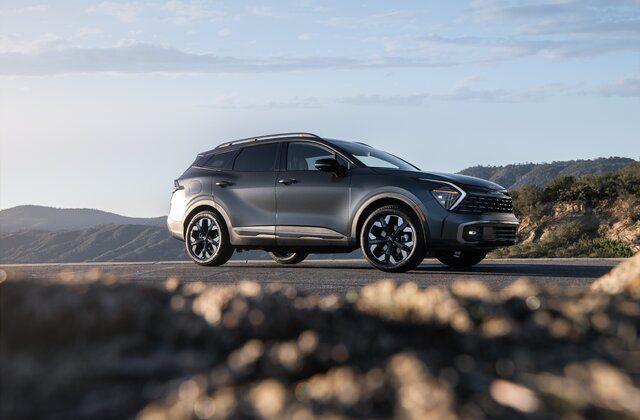 مقایسه کیا اسپورتیج PHEV 2024 و تویوتا RAV4 Prime 2024 22 خودروی کیا Sportage PHEV 2024 در مقابل تویوتا RAV4 Prime 2024