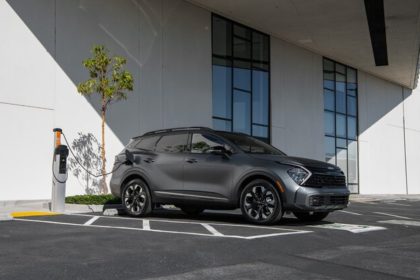 مقایسه کیا اسپورتیج PHEV 2024 و تویوتا RAV4 Prime 2024 13 مقایسه کیا اسپورتیج PHEV 2024 و تویوتا RAV4 Prime 2024