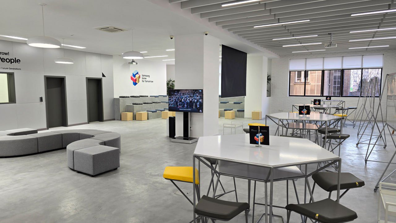 پروژه Solve for Tomorrow سامسونگ با مشارکت دانشگاه امیرکبیر در ایران افتتاح شد 15 پروژه Solve for Tomorrow سامسونگ با مشارکت دانشگاه امیرکبیر در ایران افتتاح شد.