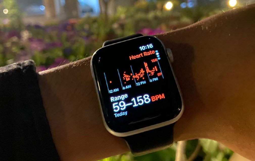 مقایسه Fitbit و Apple Watch: بهترین ردیاب تناسب اندام برای شما کدام است؟ 16 Fitbit در مقابل Apple Watch: بهترین ردیاب تناسب اندام برای شما کدام است؟