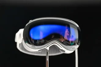 ویژن پرو اپل عرضه شد؛ تشکیل صف‌های طولانی دربرابر فروشگاه‌های اپل.