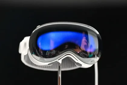 ویژن پرو اپل عرضه شد؛ تشکیل صفهای طولانی دربرابر فروشگاههای اپل 13 ویژن پرو اپل عرضه شد؛ تشکیل صفهای طولانی دربرابر فروشگاههای اپل.