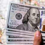چه کسانی با افزایش قیمت دلار سود می کنند؟