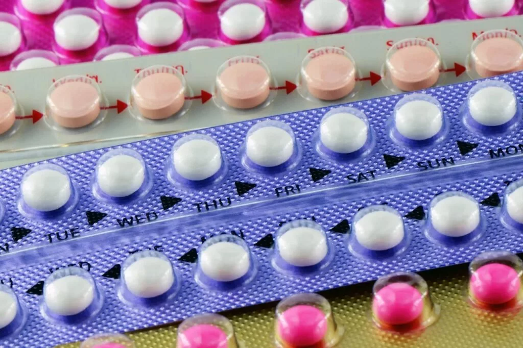 محققان فرانسوی: خطر ابتلا به تومور مغزی با مصرف بلندمدت داروهای هورمونی زنان 14 محققان فرانسوی: مصرف بلندمدت داروهای هورمونی زنان احتمالاً میتواند خطر ابتلا به تومور مغزی را افزایش دهد.