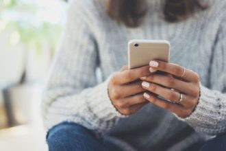 10 بازی سرگرم کننده در چت واتساپ با دوستان و خانواده