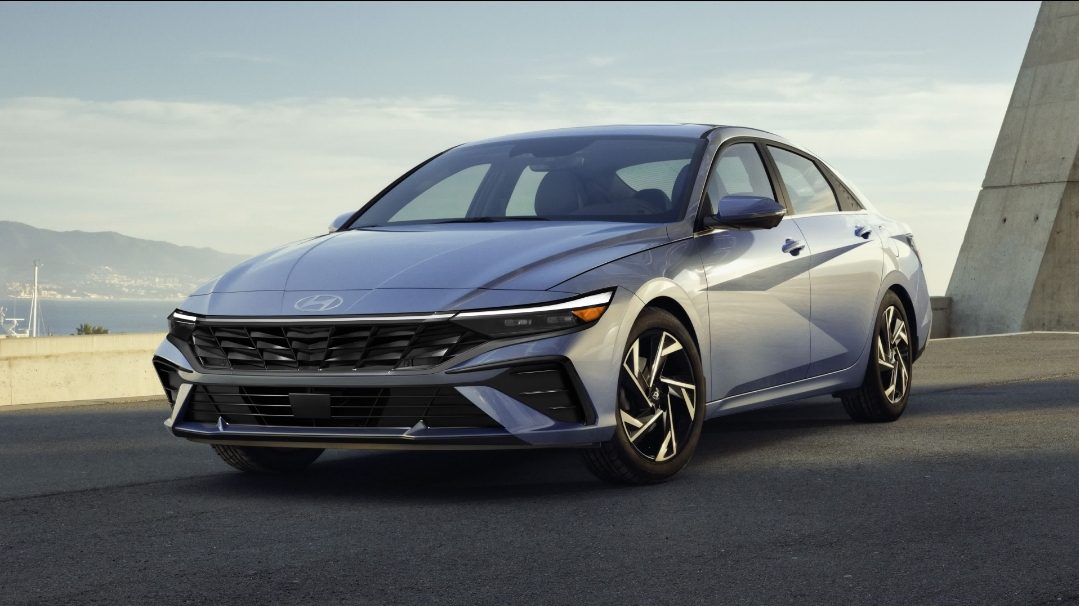 بهترین خودروهای هیبریدی کوچک 2024 و 2025 18 2024 Hyundai Elantra Hybrid