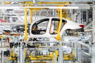 بررسی آمار تولید خودروهای سواری؛ کاهش تولید خودروهای داخلی در سال 1402