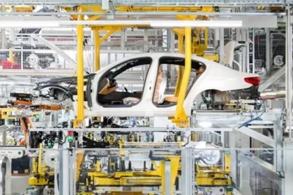 بررسی آمار تولید خودروهای سواری؛ کاهش تولید خودروهای داخلی در سال 1402 13 بررسی آمار تولید خودروهای سواری؛ کاهش تولید خودروهای داخلی در سال 1402