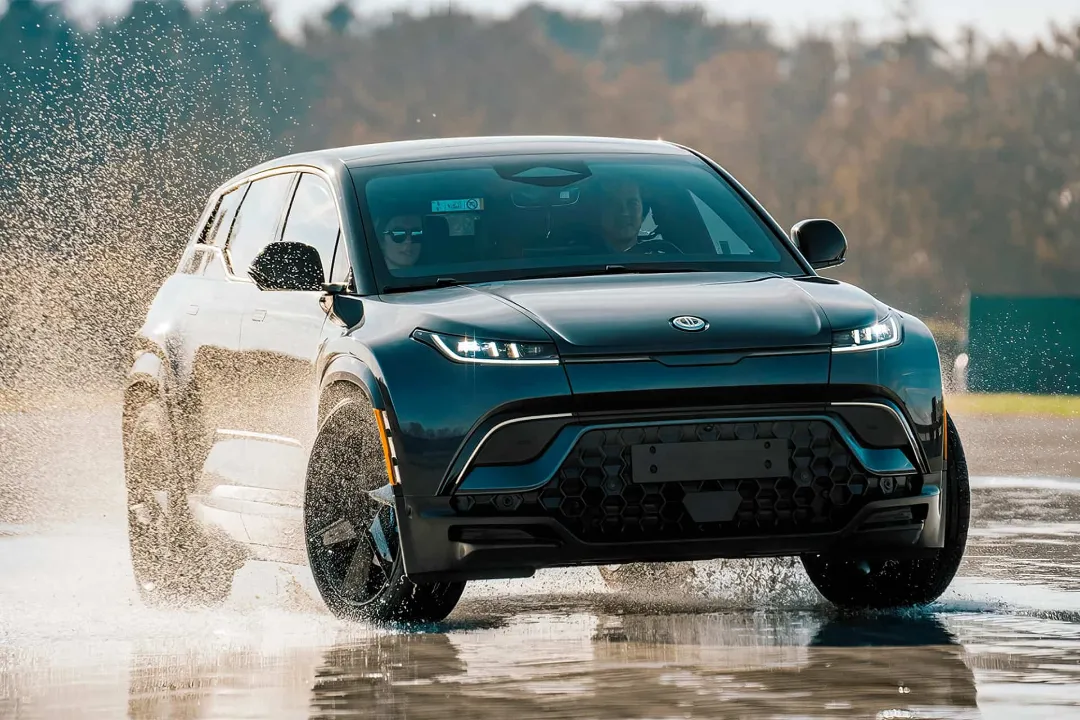 احتمال ورشکستگی یک خودروساز توسط یوتیوبر معروف 20 نقد تندوتیز یوتیوبر معروف شاید یک خودروساز را ورشکست کند.