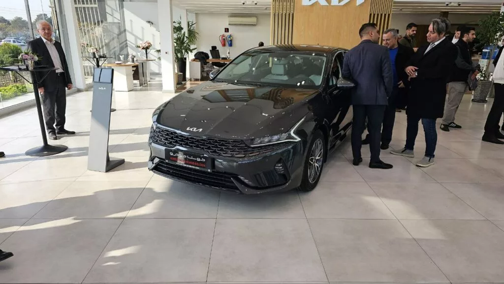 ناکامی در واردات خودرو پس از دو سال؛ کمتر از 10 هزار خودرو خارجی به کشور رسیدند 15 ناکامی در واردات خودرو پس از دو سال؛ کمتر از 10 هزار خودرو خارجی به کشور رسیدند.