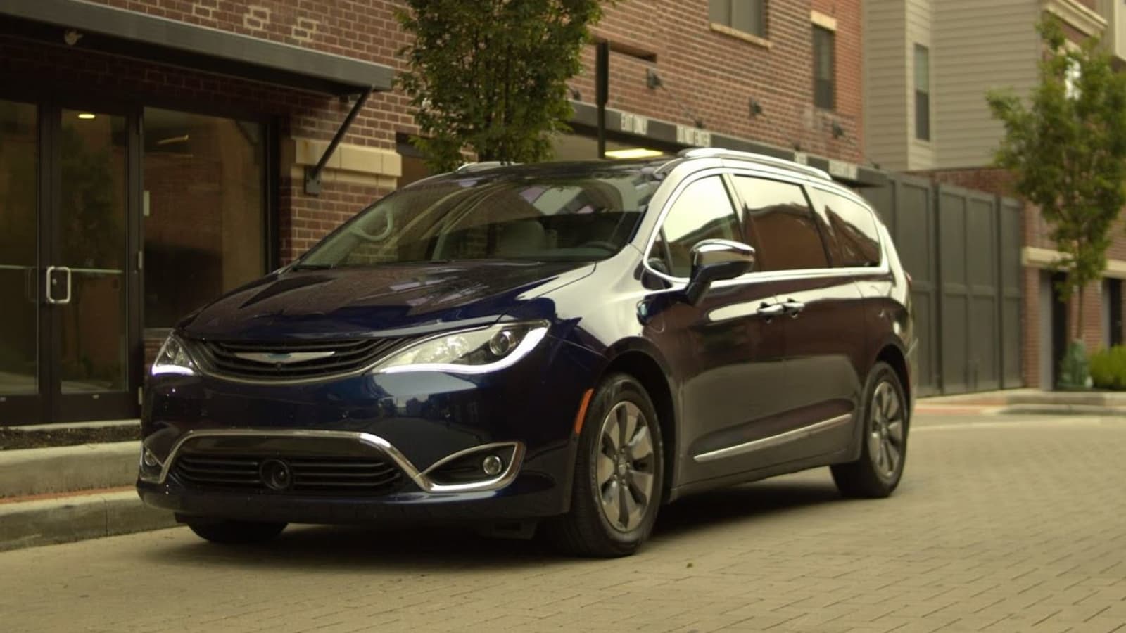 6 خودرو هیبریدی که نباید بخرید! 17 4. 2018 Chrysler Pacifica Hybrid