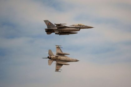 اولین جنگ یک هواپیمای F16 کنترل شده با هوش مصنوعی در برابر خلبان انسان