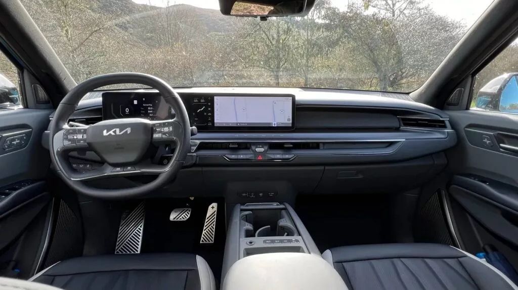 کیا EV9 خودرو سال 2024 جهان شد 15 کیا EV9 به عنوان خودرو سال 2024 جهان انتخاب شد.