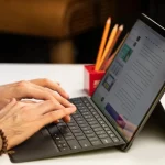 طرح رقیب مایکروسافتی مک بوک ایر M3 لو رفت