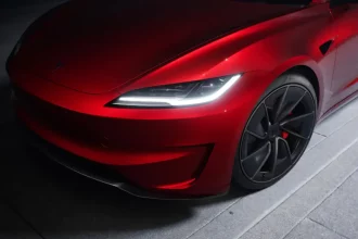 خودرو لوکس مدل 3 پرفورمنس 2024 تسلا قدرتمندتر و زیباتر از قبل