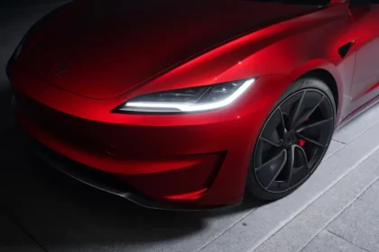 خودرو لوکس مدل 3 پرفورمنس 2024 تسلا قدرتمندتر و زیباتر از قبل