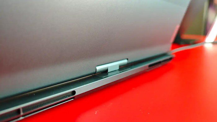 چرخش خودکار صفحه نمایش لپ تاپ AutoTwist با حرکت کاربر 15 AutoTwist laptop 03