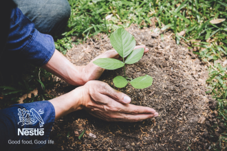 چگونه نستله گام خود را فراتر از مسئولیت‌های اجتماعی می‌گذارد؟ سیر تحول نستله از مسئولیت اجتماعی به خلق ارزش برای جامعه