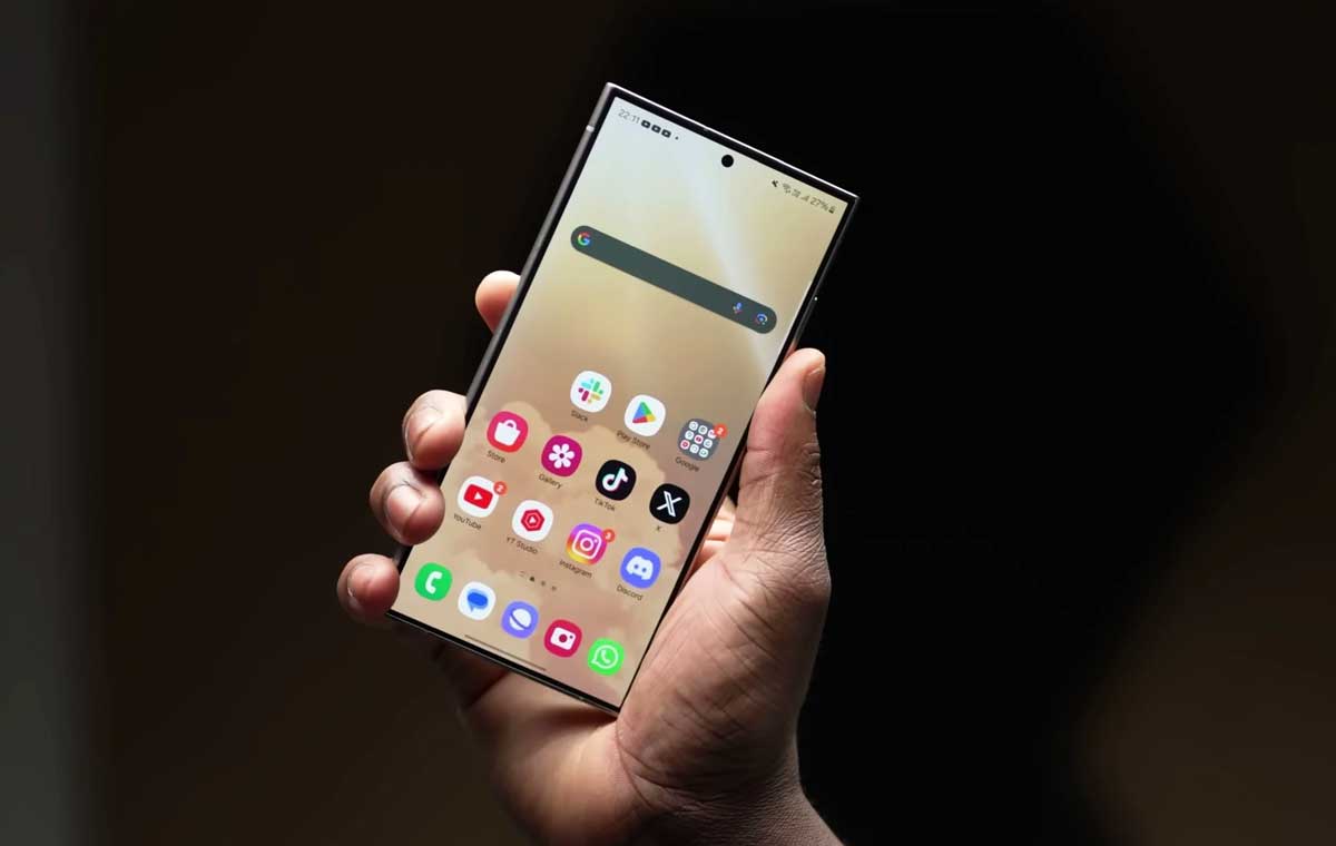 سامسونگ از پنل OLED برتر در گلکسی S25 صرفنظر میکند 14 سامسونگ از پنل OLED برتر در گلکسی S25 صرفنظر میکند