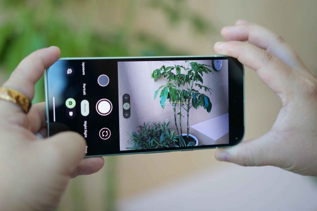 پیکسل 9a با دوربین 48 مگاپیکسلی و قابلیت Add Me معرفی میشود 14 پیکسل 9a با دوربین 48 مگاپیکسلی و قابلیت Add Me معرفی میشود