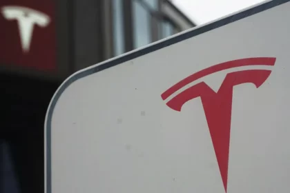 جنگ بر سر اسرار تجاری: تسلا علیه ریویان 13 جنگ بر سر اسرار تجاری: تسلا علیه ریویان